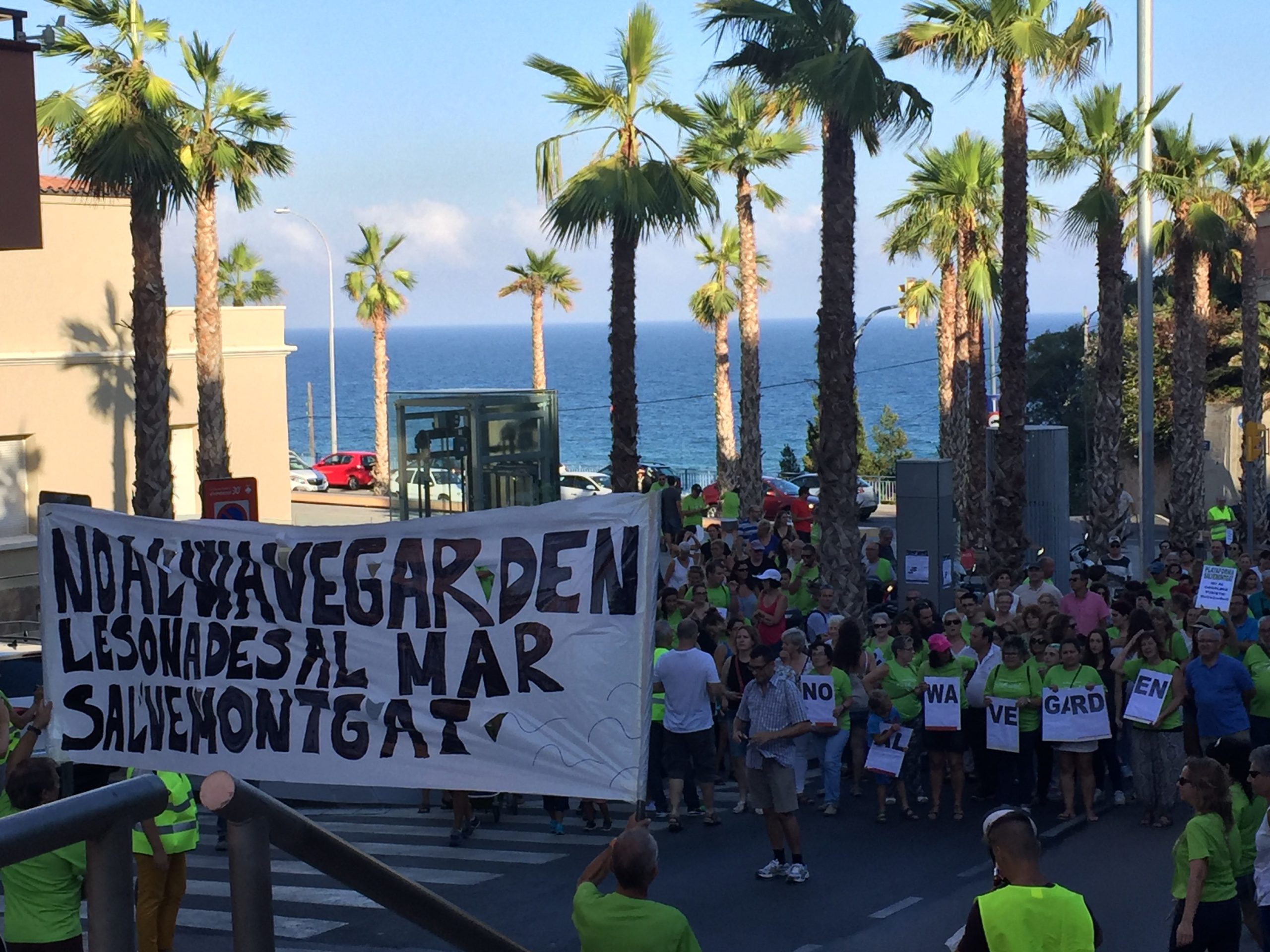 Manifestació del 27 de juliol a Montgat contra la creació del Wavegarden Montgat.