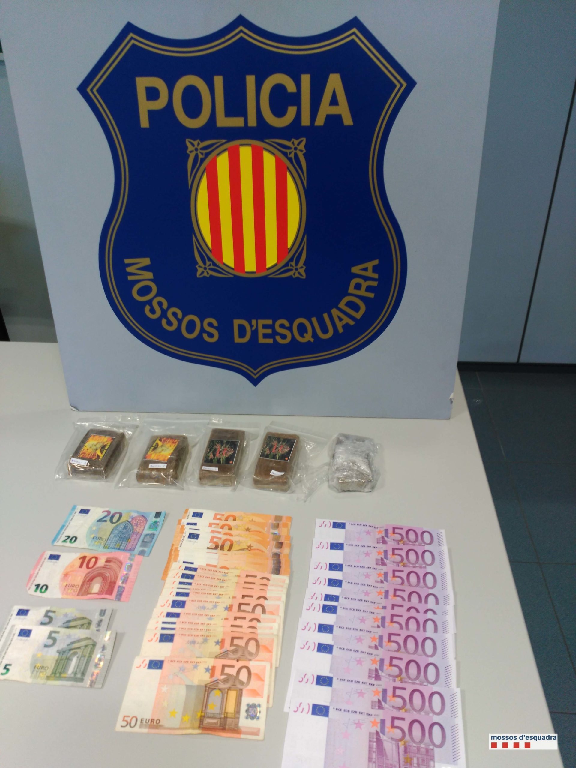 Detinguts per tràfic de drogues a Pineda de Mar. Foto: CME
