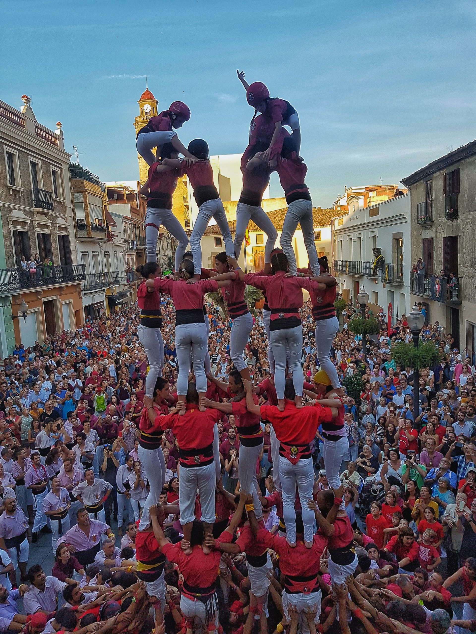 Els Castellers de l'Alt Maresme han aconseguit un nou rècord a Calella. Foto: Maduixots