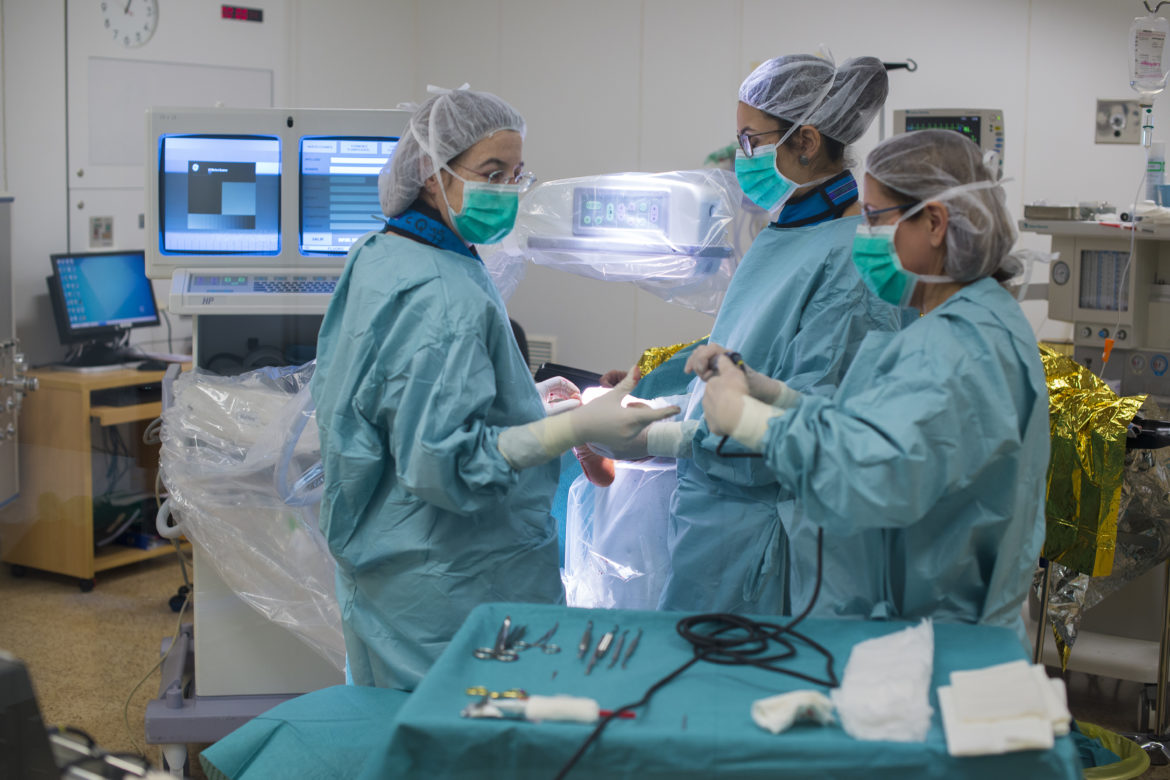 Intervenció quirúrgica al Santa Caterina de Salt. Foto: Salut Gencat