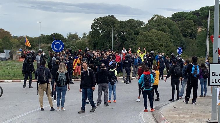 Tensió entre manifestants i Mossos a Tordera. Foto: Ràdio Tordera