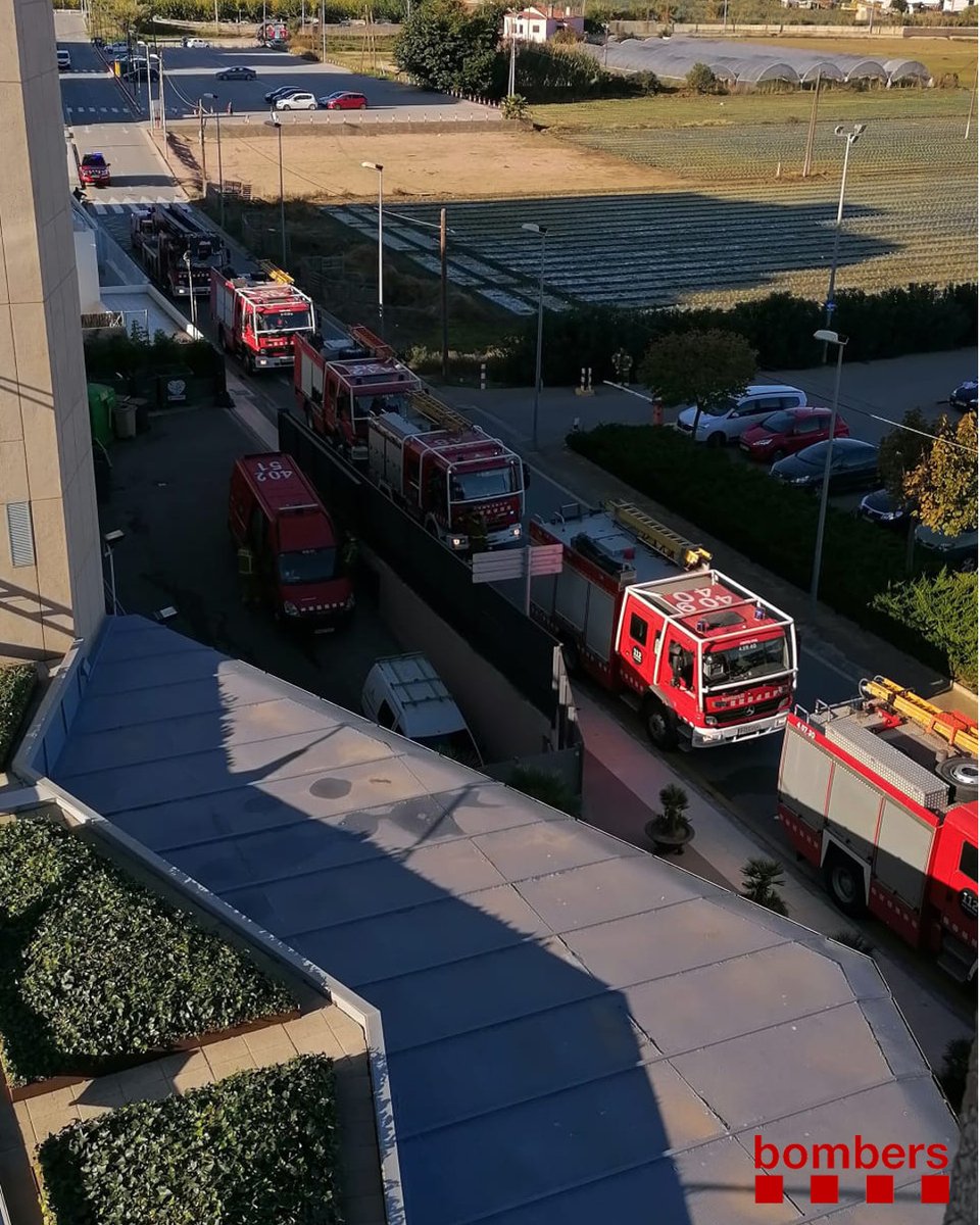 Els bombers han desplaçat 12 dotacions a l'incendi d'un hotel a Santa Susanna. Foto: Bombers