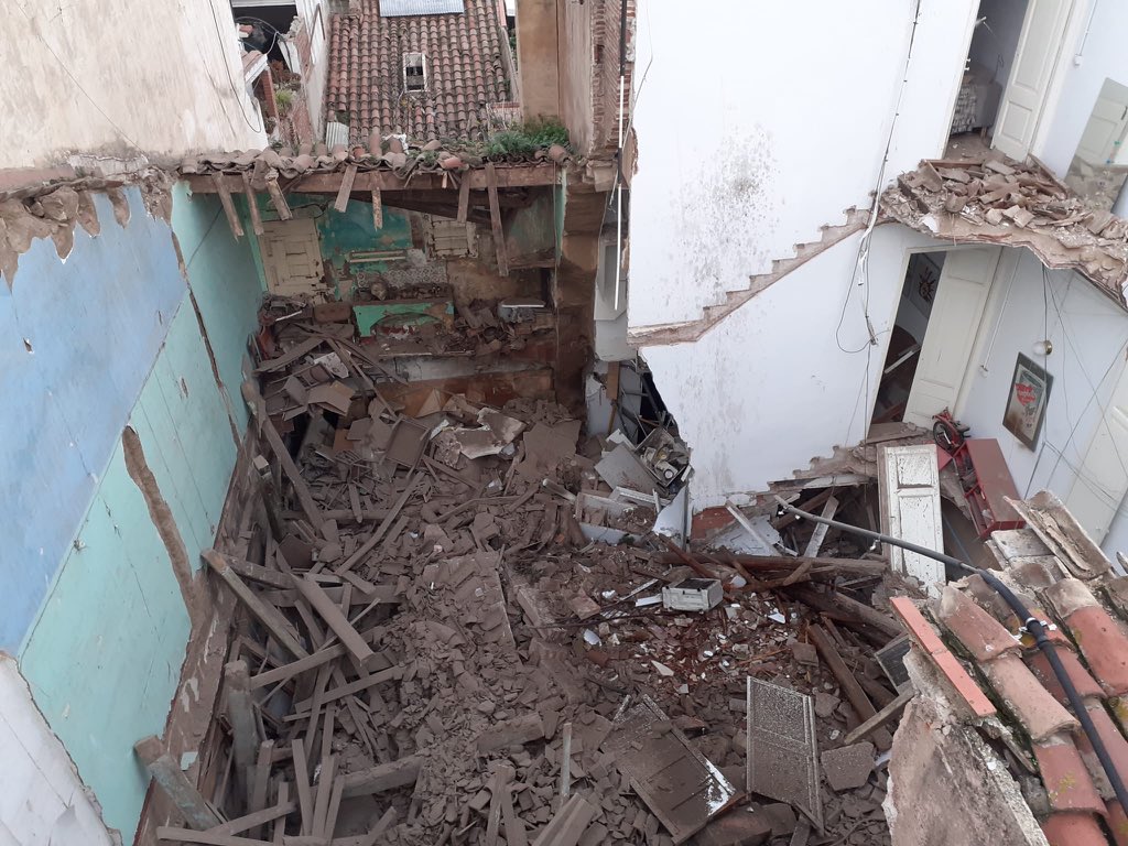 L'interior de dues cases del carrer Santa Teresa de Mataró s'ha esfondrat. Foto: Aj. Mataró