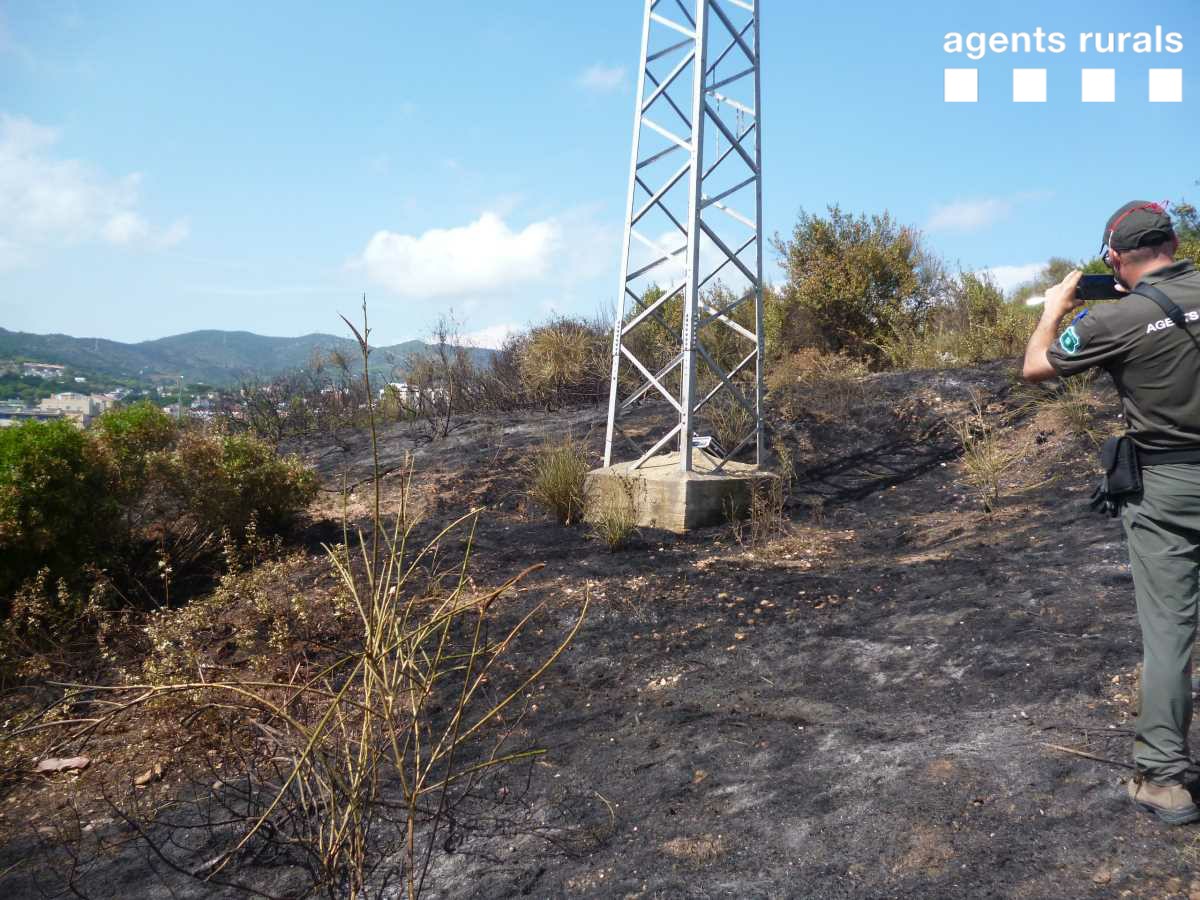 Els Bombers de la Generalitat han donat per extingits els incendis que amb diversos focus han afectat quatre municipis del Baix Maresme -El Masnou, Montgat, Tiana i Teià- aquest divendres
