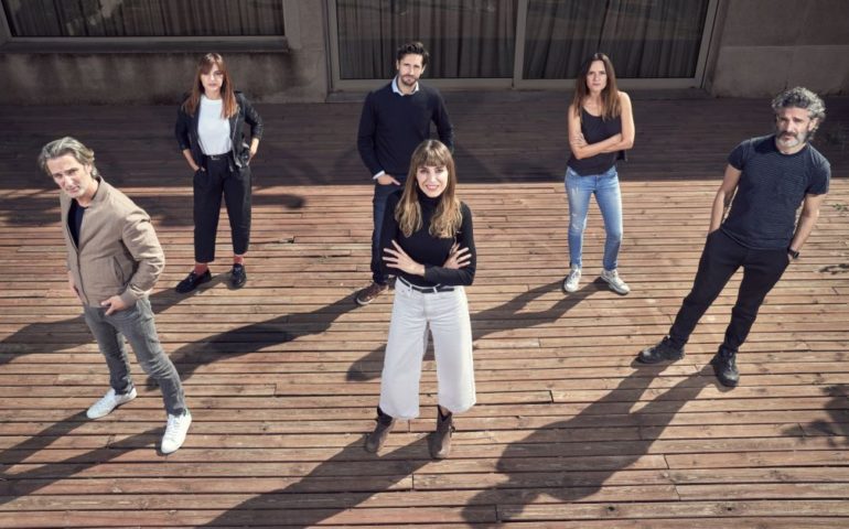 Actors i actrius de la nova sèrie de Pau Freixas, 'Todos mienten'. Foto: Movistar+