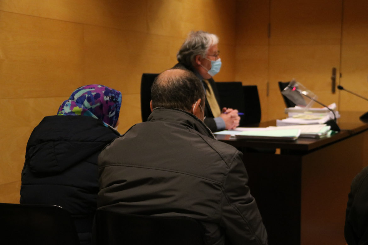 La parella durant el judici a l'Audiència de Girona. Foto: ACN - Gemma Tubert