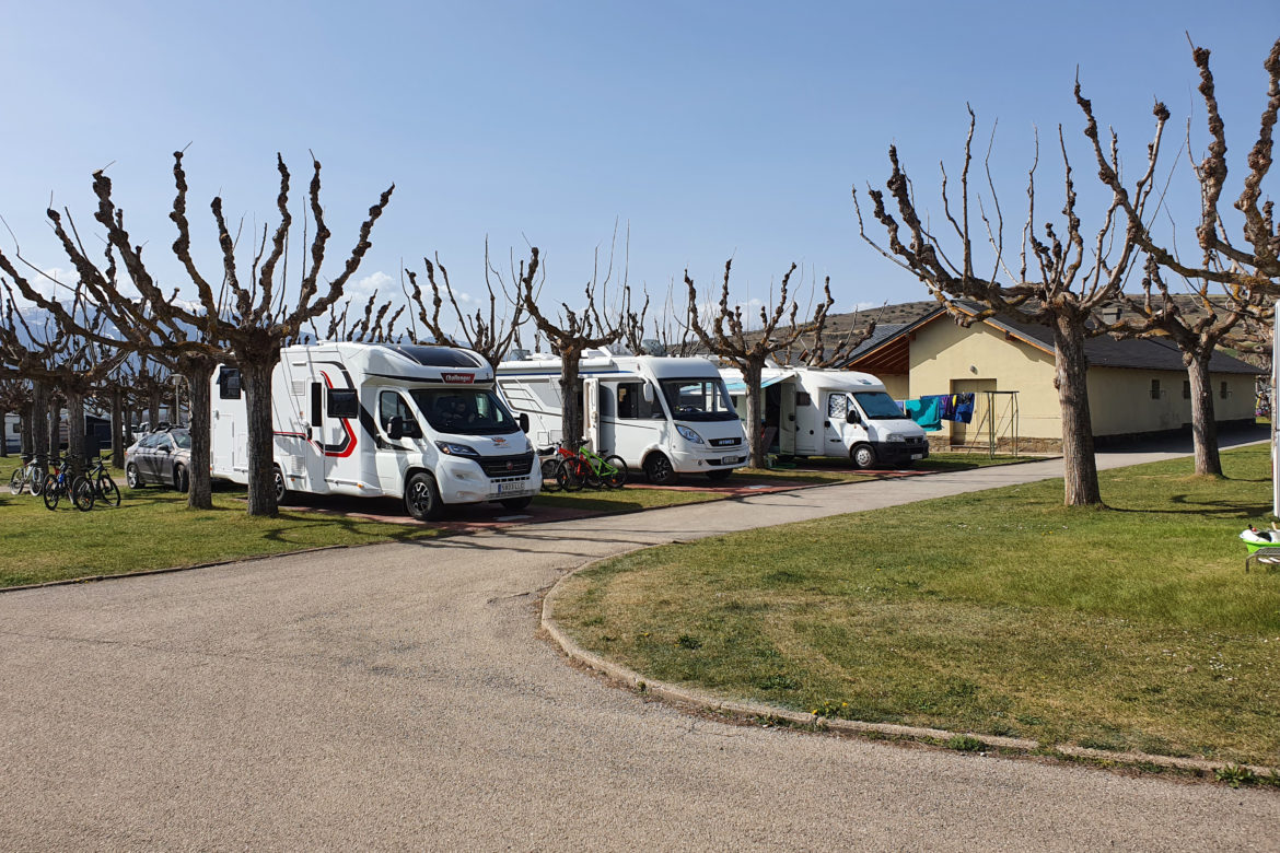 Autocaravanes instal·lades al servei Camp&Go. Foto: cedida a l'ACN per l'Associació de Càmpings de Girona